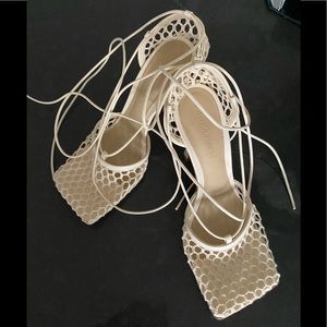 Brand new Bottega Veneta White stretch sandals.